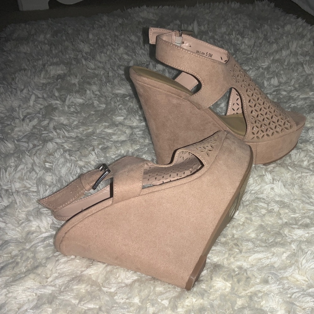 Nude pink wedges